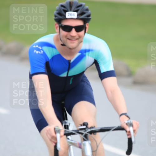 15.06.2025 - 27. Vierlanden-Triathlon H.Heesch http://msf.ph/oto/7981037 15.06.2025 10:43:17 Radfahren 65, 160, 266 meine-sportfotos.de