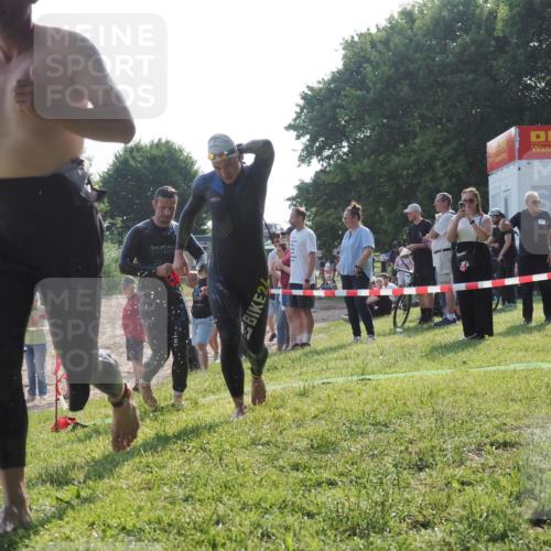 15.06.2025 - 27. Vierlanden-Triathlon KatJ http://msf.ph/oto/7981038 15.06.2025 08:45:57 Schwimmen 13, 106, 125, 142, 150 meine-sportfotos.de
