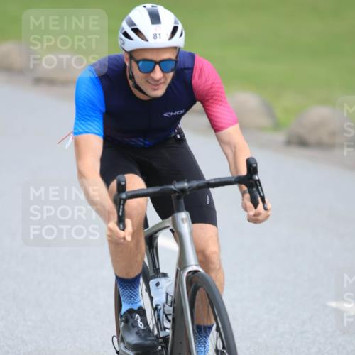 15.06.2025 - 27. Vierlanden-Triathlon H.Heesch http://msf.ph/oto/7981042 15.06.2025 10:45:36 Radfahren 81, 84, 415, 450 meine-sportfotos.de