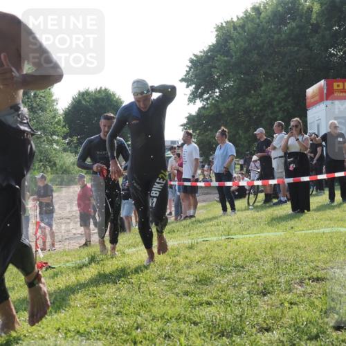 15.06.2025 - 27. Vierlanden-Triathlon KatJ http://msf.ph/oto/7981045 15.06.2025 08:45:57 Schwimmen 13, 106, 125, 142, 150 meine-sportfotos.de