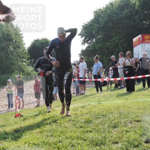 15.06.2025 - 27. Vierlanden-Triathlon KatJ http://msf.ph/oto/7981049 15.06.2025 08:45:57 Schwimmen 13, 106, 125, 142, 150 meine-sportfotos.de