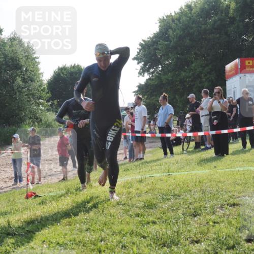 15.06.2025 - 27. Vierlanden-Triathlon KatJ http://msf.ph/oto/7981057 15.06.2025 08:45:57 Schwimmen 13, 106, 125, 142, 150 meine-sportfotos.de