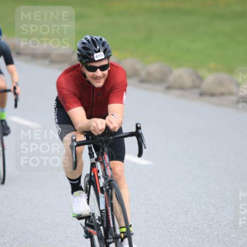 15.06.2025 - 27. Vierlanden-Triathlon H.Heesch http://msf.ph/oto/7981064 15.06.2025 10:45:44 Radfahren 450, 462 meine-sportfotos.de