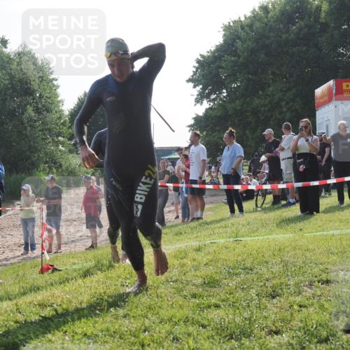 15.06.2025 - 27. Vierlanden-Triathlon KatJ http://msf.ph/oto/7981065 15.06.2025 08:45:57 Schwimmen 13, 106, 125, 142, 150 meine-sportfotos.de