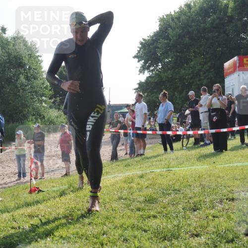 15.06.2025 - 27. Vierlanden-Triathlon KatJ http://msf.ph/oto/7981073 15.06.2025 08:45:57 Schwimmen 13, 106, 125, 142, 150 meine-sportfotos.de