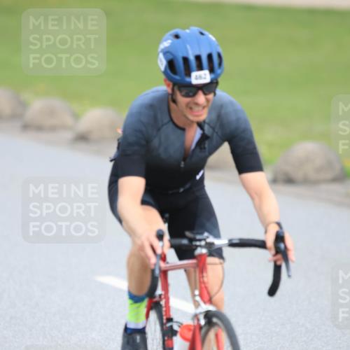 15.06.2025 - 27. Vierlanden-Triathlon H.Heesch http://msf.ph/oto/7981080 15.06.2025 10:45:46 Radfahren 78, 412, 450, 462 meine-sportfotos.de
