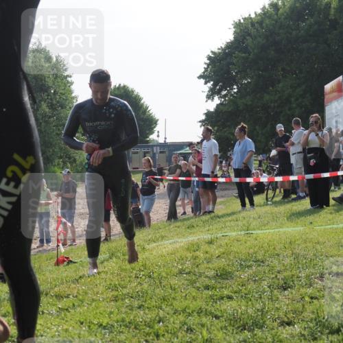 15.06.2025 - 27. Vierlanden-Triathlon KatJ http://msf.ph/oto/7981104 15.06.2025 08:45:58 Schwimmen 13, 106, 142, 150, 152 meine-sportfotos.de