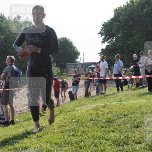 15.06.2025 - 27. Vierlanden-Triathlon KatJ http://msf.ph/oto/7981157 15.06.2025 08:45:59 Schwimmen 13, 106, 134, 142, 150, 152 meine-sportfotos.de