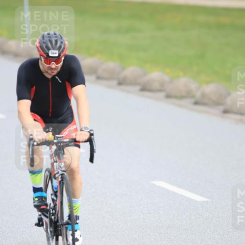 15.06.2025 - 27. Vierlanden-Triathlon H.Heesch http://msf.ph/oto/7981161 15.06.2025 10:46:51 Radfahren 315, 325, 364, 455 meine-sportfotos.de
