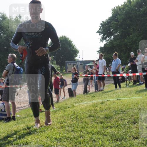 15.06.2025 - 27. Vierlanden-Triathlon KatJ http://msf.ph/oto/7981168 15.06.2025 08:45:59 Schwimmen 13, 106, 134, 142, 150, 152 meine-sportfotos.de