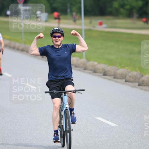 15.06.2025 - 27. Vierlanden-Triathlon H.Heesch http://msf.ph/oto/7981175 15.06.2025 10:46:53 Radfahren 315, 325, 364, 455 meine-sportfotos.de