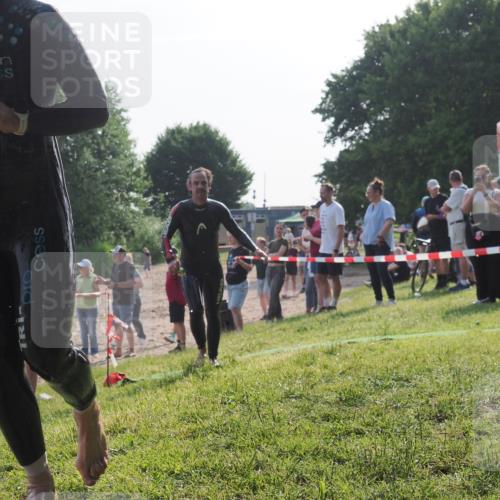 15.06.2025 - 27. Vierlanden-Triathlon KatJ http://msf.ph/oto/7981180 15.06.2025 08:46:00 Schwimmen 13, 106, 134, 142, 150, 152 meine-sportfotos.de