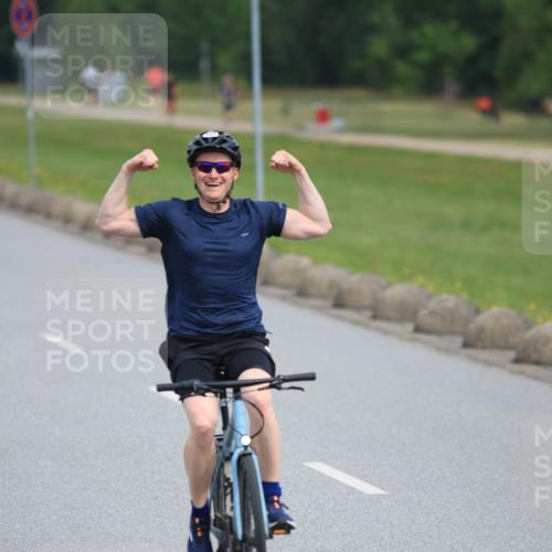 15.06.2025 - 27. Vierlanden-Triathlon H.Heesch http://msf.ph/oto/7981183 15.06.2025 10:46:53 Radfahren 315, 325, 364, 455 meine-sportfotos.de