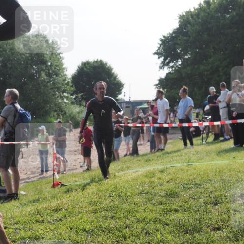15.06.2025 - 27. Vierlanden-Triathlon KatJ http://msf.ph/oto/7981201 15.06.2025 08:46:00 Schwimmen 13, 106, 134, 142, 150, 152 meine-sportfotos.de