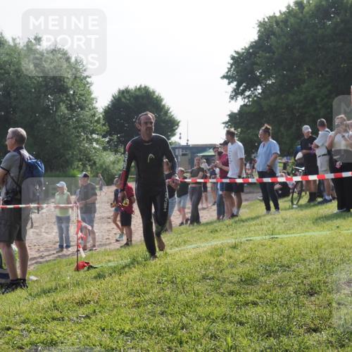 15.06.2025 - 27. Vierlanden-Triathlon KatJ http://msf.ph/oto/7981210 15.06.2025 08:46:00 Schwimmen 13, 106, 134, 142, 150, 152 meine-sportfotos.de