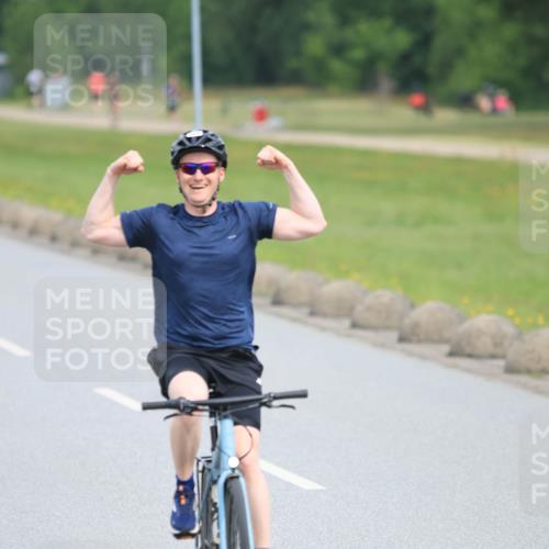 15.06.2025 - 27. Vierlanden-Triathlon H.Heesch http://msf.ph/oto/7981218 15.06.2025 10:46:53 Radfahren 315, 325, 364, 455 meine-sportfotos.de