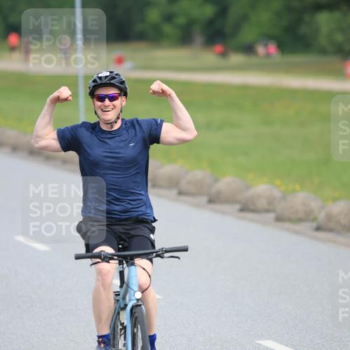 15.06.2025 - 27. Vierlanden-Triathlon H.Heesch http://msf.ph/oto/7981227 15.06.2025 10:46:53 Radfahren 315, 325, 364, 455 meine-sportfotos.de