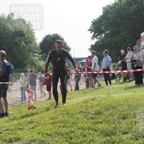 15.06.2025 - 27. Vierlanden-Triathlon KatJ http://msf.ph/oto/7981231 15.06.2025 08:46:01 Schwimmen 13, 106, 134, 142, 150, 152 meine-sportfotos.de