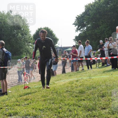 15.06.2025 - 27. Vierlanden-Triathlon KatJ http://msf.ph/oto/7981280 15.06.2025 08:46:01 Schwimmen 13, 106, 134, 142, 150, 152 meine-sportfotos.de
