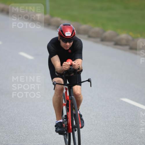 15.06.2025 - 27. Vierlanden-Triathlon H.Heesch http://msf.ph/oto/7981286 15.06.2025 10:47:03 Radfahren 68, 143, 169, 370, 418 meine-sportfotos.de