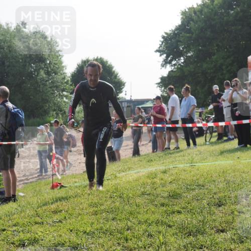 15.06.2025 - 27. Vierlanden-Triathlon KatJ http://msf.ph/oto/7981294 15.06.2025 08:46:01 Schwimmen 13, 106, 134, 142, 150, 152 meine-sportfotos.de