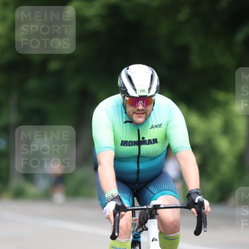 15.06.2025 - 7 Türme Triathlon Yannick Fuchs http://msf.ph/oto/7981321 15.06.2025 11:25:02 Radfahren  meine-sportfotos.de