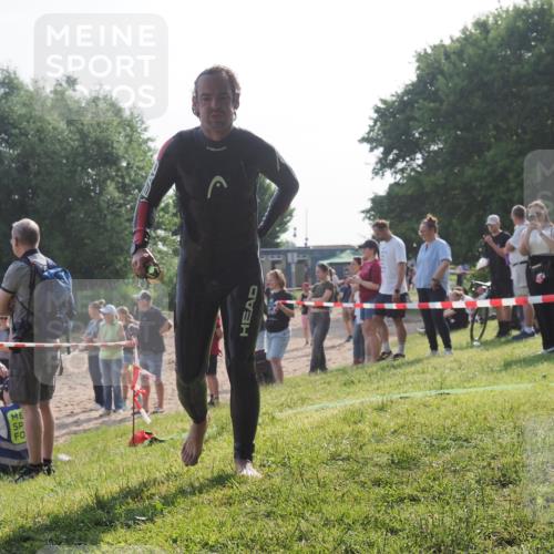 15.06.2025 - 27. Vierlanden-Triathlon KatJ http://msf.ph/oto/7981326 15.06.2025 08:46:03 Schwimmen 13, 106, 134, 142, 150, 152, 194 meine-sportfotos.de