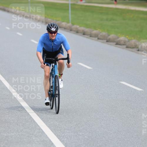 15.06.2025 - 27. Vierlanden-Triathlon H.Heesch http://msf.ph/oto/7981335 15.06.2025 10:47:15 Radfahren 83, 193, 296, 372, 406, 418 meine-sportfotos.de