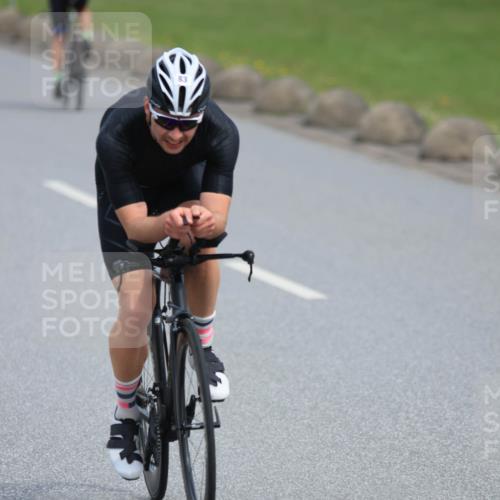 15.06.2025 - 27. Vierlanden-Triathlon H.Heesch http://msf.ph/oto/7981342 15.06.2025 10:47:18 Radfahren 83, 114, 372, 406 meine-sportfotos.de