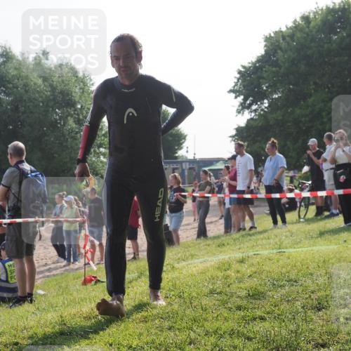 15.06.2025 - 27. Vierlanden-Triathlon KatJ http://msf.ph/oto/7981346 15.06.2025 08:46:03 Schwimmen 13, 106, 134, 142, 150, 152, 194 meine-sportfotos.de