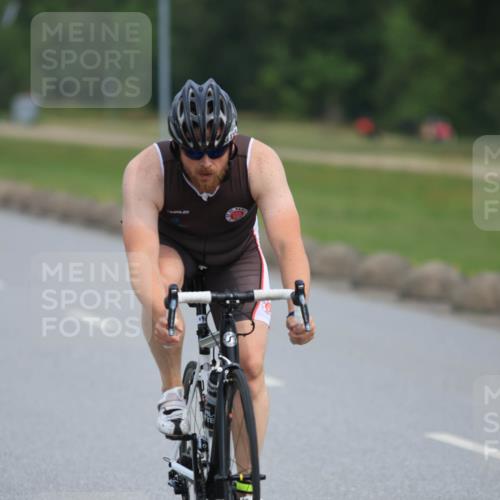 15.06.2025 - 27. Vierlanden-Triathlon H.Heesch http://msf.ph/oto/7981361 15.06.2025 10:47:29 Radfahren 114, 152, 228, 401, 410, 414 meine-sportfotos.de