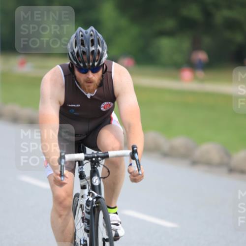 15.06.2025 - 27. Vierlanden-Triathlon H.Heesch http://msf.ph/oto/7981365 15.06.2025 10:47:29 Radfahren 114, 152, 228, 401, 410, 414 meine-sportfotos.de