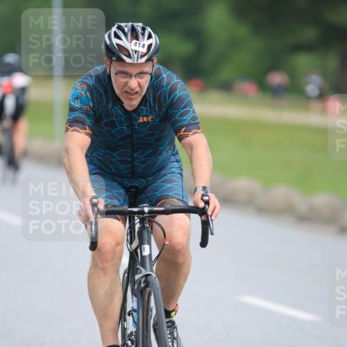 15.06.2025 - 27. Vierlanden-Triathlon H.Heesch http://msf.ph/oto/7981377 15.06.2025 10:47:34 Radfahren 228, 401, 414 meine-sportfotos.de