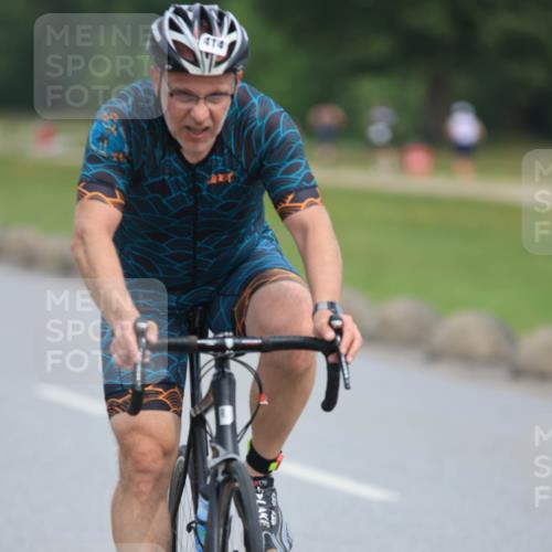 15.06.2025 - 27. Vierlanden-Triathlon H.Heesch http://msf.ph/oto/7981380 15.06.2025 10:47:34 Radfahren 228, 401, 414 meine-sportfotos.de