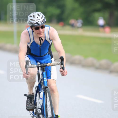 15.06.2025 - 27. Vierlanden-Triathlon H.Heesch http://msf.ph/oto/7981389 15.06.2025 10:47:37 Radfahren 228, 401, 402, 414 meine-sportfotos.de