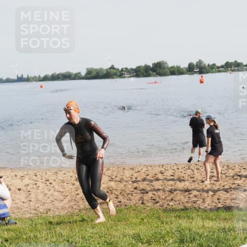 21.06.2025 - 27. Vierlanden-Triathlon MichiJ http://msf.ph/oto/7981390 15.06.2026 09:02:46 Schwimmen 200, 210, 223 meine-sportfotos.de