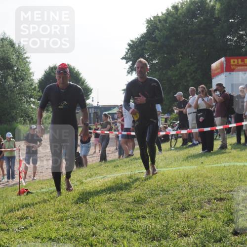 15.06.2025 - 27. Vierlanden-Triathlon KatJ http://msf.ph/oto/7981394 15.06.2025 08:46:07 Schwimmen 134, 142, 152, 194 meine-sportfotos.de