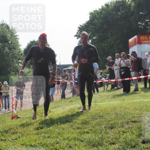 15.06.2025 - 27. Vierlanden-Triathlon KatJ http://msf.ph/oto/7981410 15.06.2025 08:46:07 Schwimmen 134, 142, 152, 194 meine-sportfotos.de