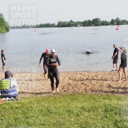 21.06.2025 - 27. Vierlanden-Triathlon MichiJ http://msf.ph/oto/7981422 15.06.2026 09:03:08 Schwimmen 219, 248 meine-sportfotos.de