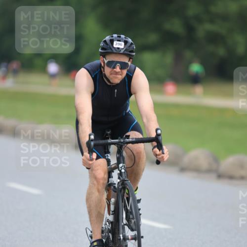 15.06.2025 - 27. Vierlanden-Triathlon H.Heesch http://msf.ph/oto/7981427 15.06.2025 10:47:48 Radfahren 37, 168, 172, 396, 402, 1397 meine-sportfotos.de