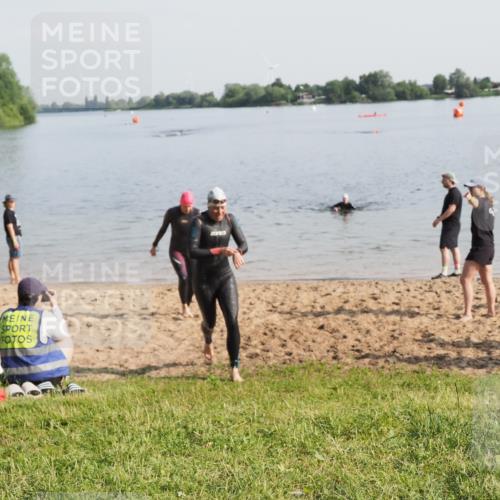 21.06.2025 - 27. Vierlanden-Triathlon MichiJ http://msf.ph/oto/7981429 15.06.2026 09:03:08 Schwimmen 219, 248 meine-sportfotos.de