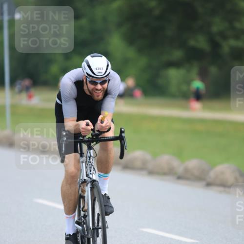 15.06.2025 - 27. Vierlanden-Triathlon H.Heesch http://msf.ph/oto/7981439 15.06.2025 10:47:50 Radfahren 27, 37, 168, 172, 396, 1397 meine-sportfotos.de