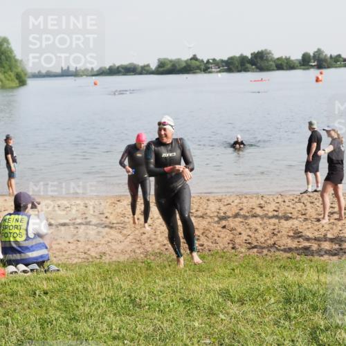 21.06.2025 - 27. Vierlanden-Triathlon MichiJ http://msf.ph/oto/7981447 15.06.2026 09:03:09 Schwimmen 219, 248 meine-sportfotos.de