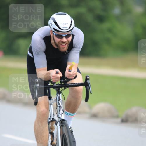 15.06.2025 - 27. Vierlanden-Triathlon H.Heesch http://msf.ph/oto/7981453 15.06.2025 10:47:51 Radfahren 27, 37, 168, 172, 396, 1397 meine-sportfotos.de