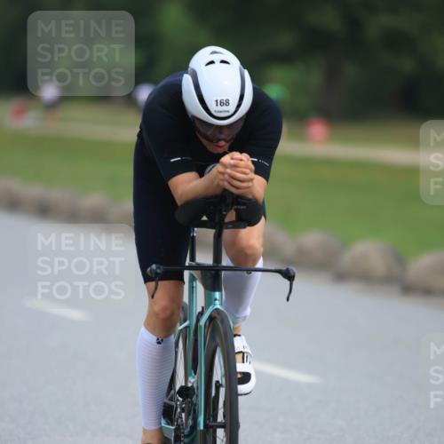 15.06.2025 - 27. Vierlanden-Triathlon H.Heesch http://msf.ph/oto/7981459 15.06.2025 10:47:52 Radfahren 27, 37, 168, 172, 396, 1397 meine-sportfotos.de