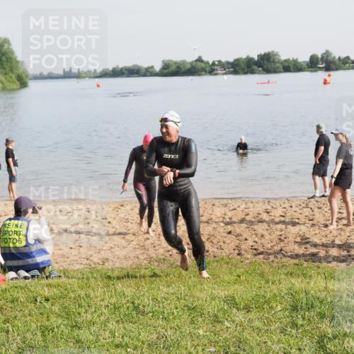 21.06.2025 - 27. Vierlanden-Triathlon MichiJ http://msf.ph/oto/7981466 15.06.2026 09:03:09 Schwimmen 219, 248 meine-sportfotos.de