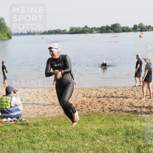21.06.2025 - 27. Vierlanden-Triathlon MichiJ http://msf.ph/oto/7981475 15.06.2026 09:03:09 Schwimmen 219, 248 meine-sportfotos.de