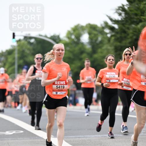 15.06.2025 - REWE Women's Run Dr. Thomas Lammeyer http://msf.ph/oto/7981485 15.06.2025 10:45:50 Laufen 5419, 5536 meine-sportfotos.de