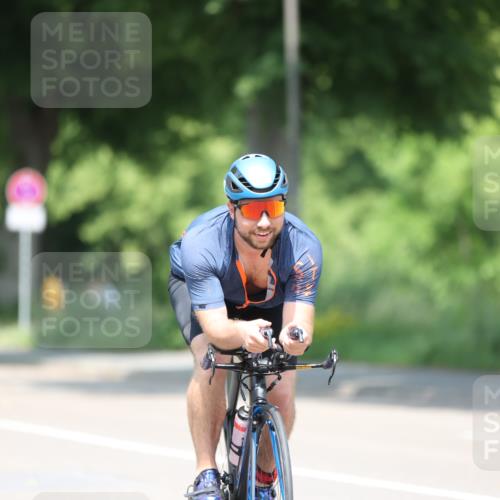 15.06.2025 - 7 Türme Triathlon Yannick Fuchs http://msf.ph/oto/7981494 15.06.2025 12:49:44 Radfahren 260, 462, 511 meine-sportfotos.de
