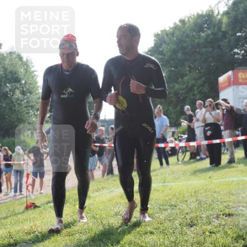 15.06.2025 - 27. Vierlanden-Triathlon KatJ http://msf.ph/oto/7981503 15.06.2025 08:46:09 Schwimmen 134, 142, 152, 194 meine-sportfotos.de